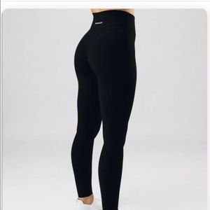 Alphalete Alphalux Essential Legging Black Gold